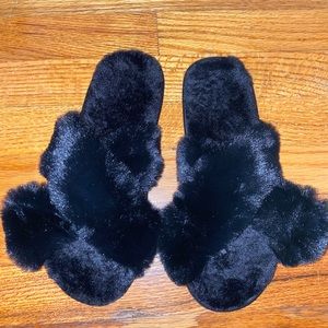 Black cross slippers